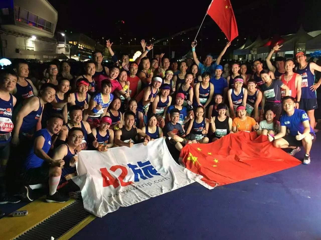 跑出一腿痱子热到炸裂！就这么铭记了新加坡日落马拉松的最美日出