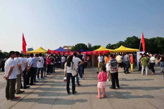 直播信阳大事件：40分钟销售两万斤！帮女郎~棒棒哒！