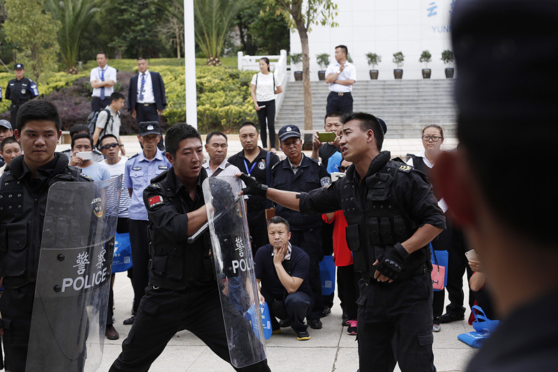 校园保安遇到突发事件,校园保安先打120还是先打110