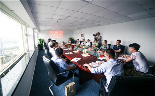 政商学云聚钱盒子金融主题沙龙CEO滕晓亮详解资产荒破解之道