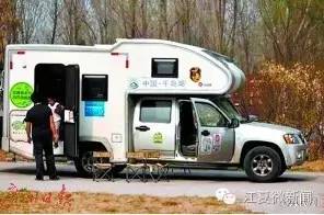 武汉爹爹暴雨中趟水染丹毒|大妈疑似被迫录视频：生吃灯泡、金鱼、仙人球