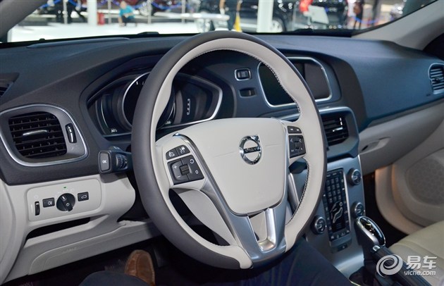2017年沃尔沃v40智雅版落地价格,沃尔沃v40报价及图片2018款