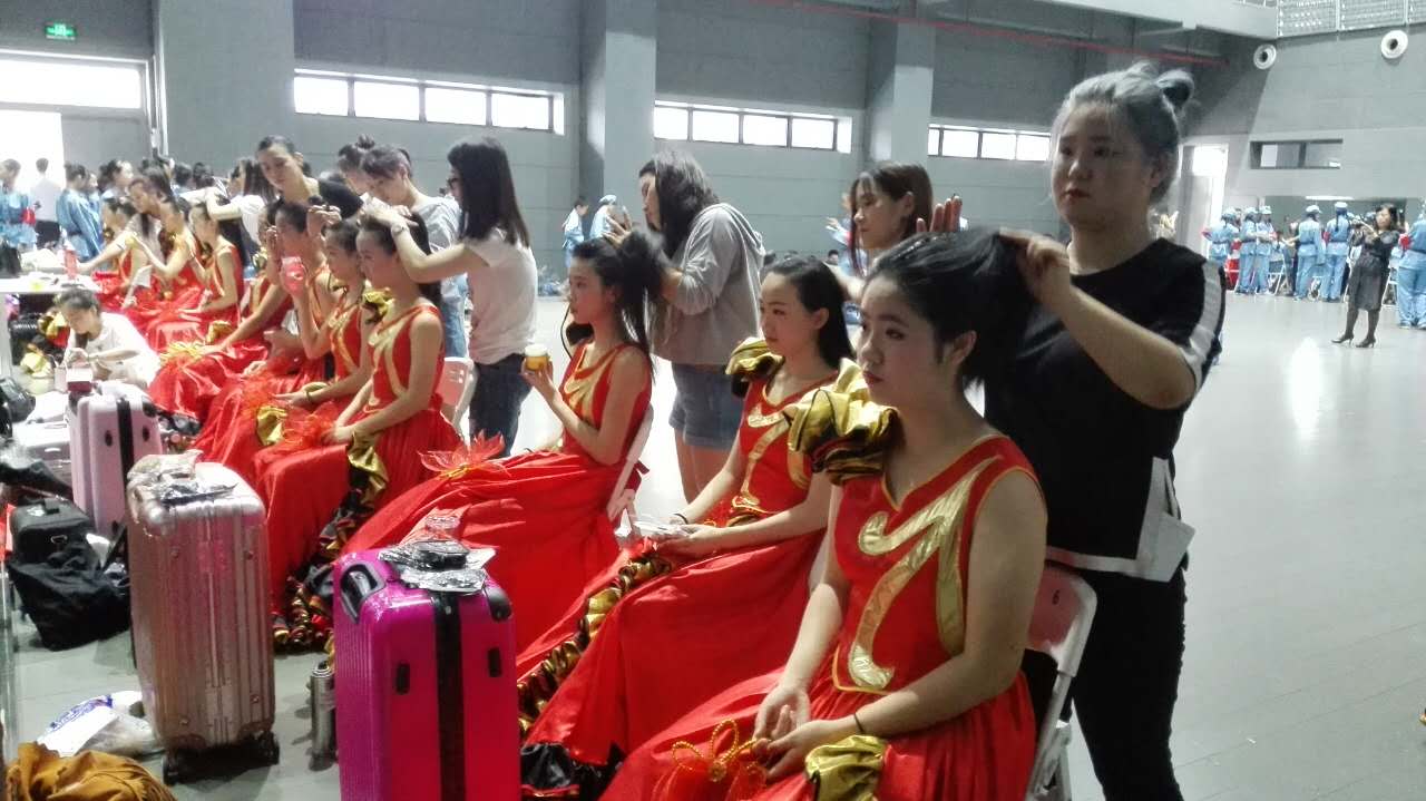 怎样最快成为化妆师,如何成为一名专业的化妆师