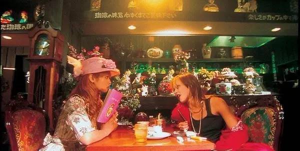 爱丽丝梦游仙境唯美风景,爱丽丝梦游仙境超美场景