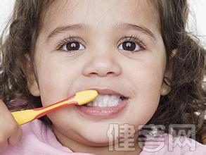 2岁小孩一口黑牙怎么办,一岁宝宝满口黑牙怎么回事