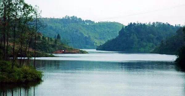 四川哪里有冷门又好玩的地方,四川最漂亮十大湖