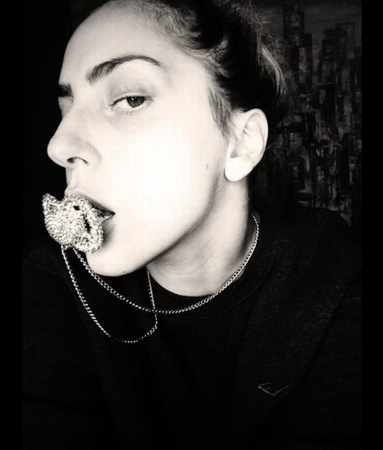 六一，土豪妈妈狠喷：镶279颗钻石宝宝奶嘴见过没？制哭神器哦