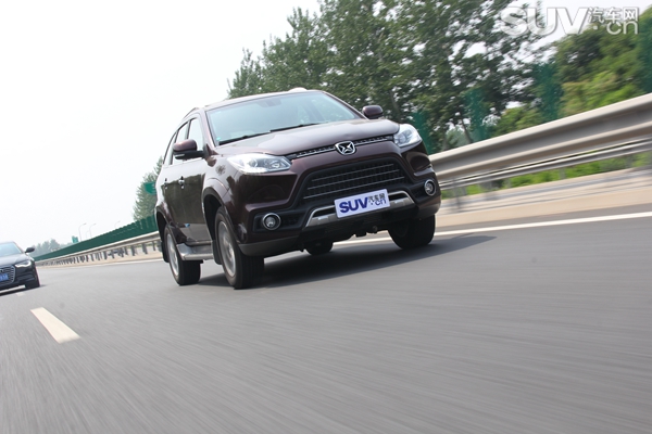 动力十足汽车测评,新款江铃驭胜s350试驾视频