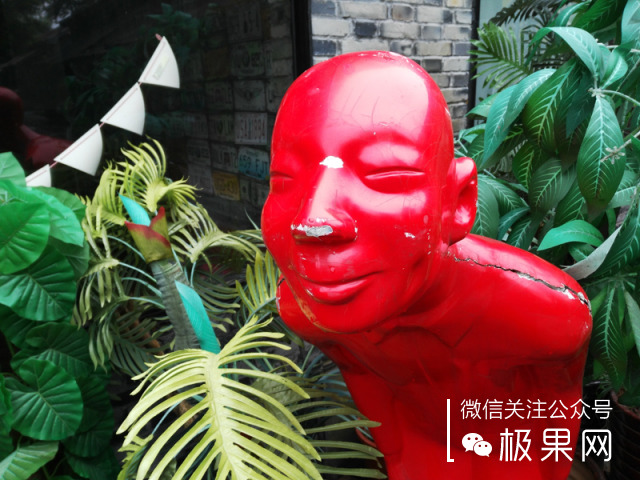 荣耀的这个电话充满心机，镜头竟可以翻转180°