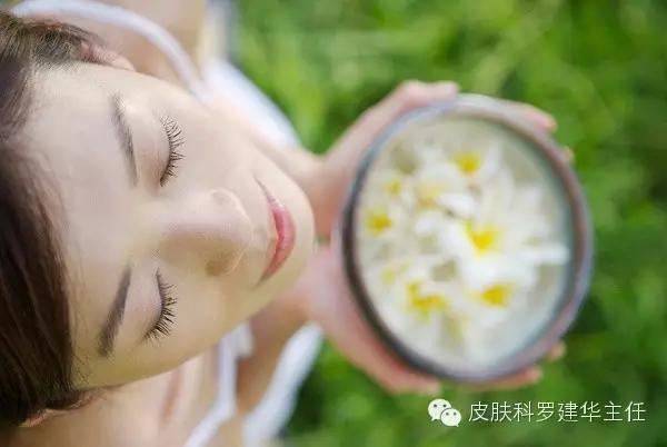 皮肤病扁平疣怎么治疗最好,液氮治疗扁平疣周围皮肤变黑