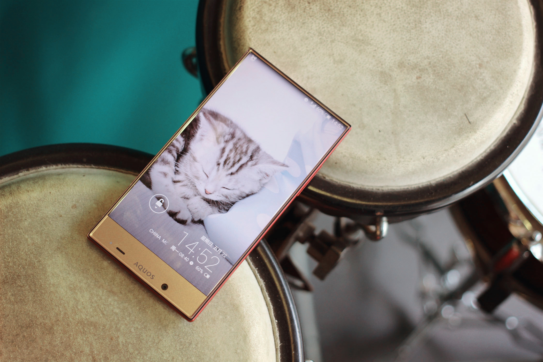 夏普402sh手机多少钱,夏普404无边框手机参数