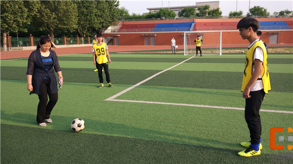 汗水播撒绿茵场校园足球在郑州18中校园绽放光彩
