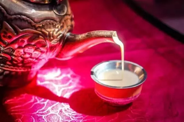 锡林郭勒马奶酒怎么打开,内蒙古美食马奶酒