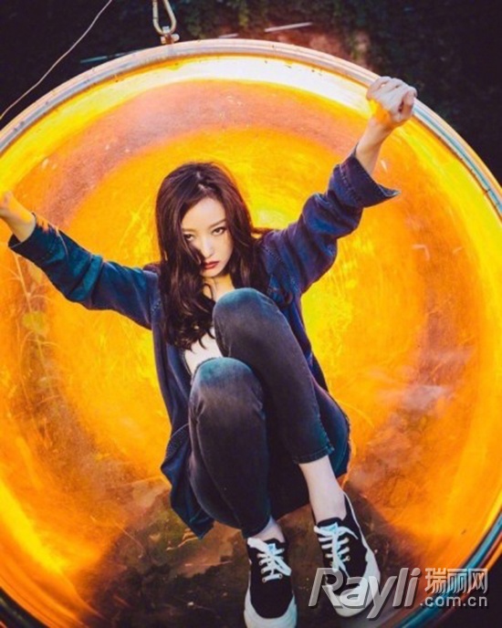 又到小长假，快点跟明星们学学能制霸朋友圈的旅拍秘籍吧！