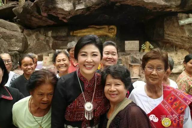 泰国前美女总理英拉推广泰丝受热情欢迎