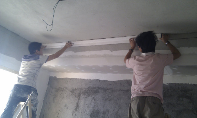 石膏线已经贴完了怎么安装柜子,电视背景墙石膏线的正确安装方法