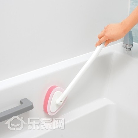 她不小心把泡腾片掉进洗手盆，家人竟然还连连赞好！