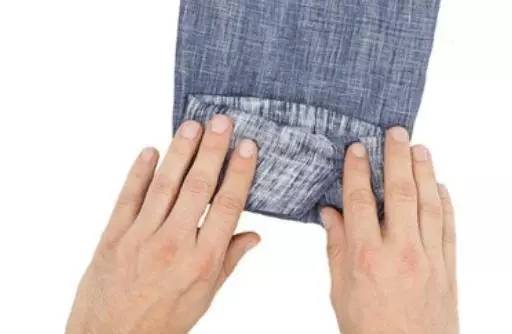 衬衫的下摆用什么卷方式最简单,衬衫袖子该怎么卷