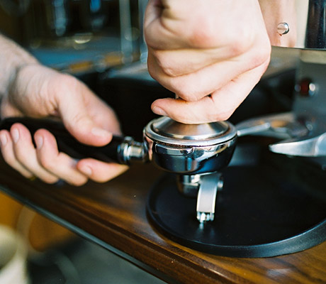 家用咖啡机和便携式咖啡机哪个好,家用咖啡机和全自动咖啡机哪个好