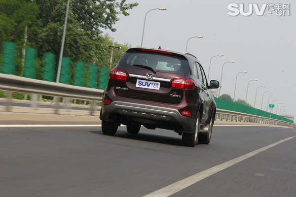 动力十足汽车测评,新款江铃驭胜s350试驾视频