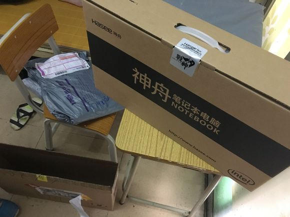 室友花7000买电脑只玩4399,室友8000买了个电脑