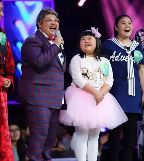 在汪涵陪伴下见初恋、跳韩舞，被韩红少女心吓到了，同性传闻假？