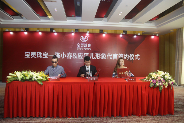 陈小春应采儿idol代言项链,陈小春和应采儿结婚