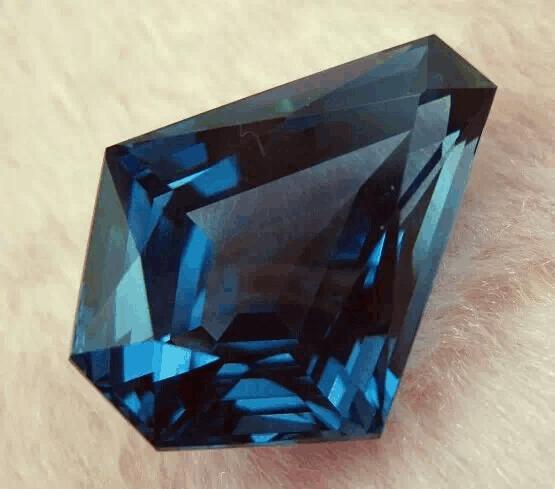 真正的纯天然玉石原石图片,各种玉原石图片大全集