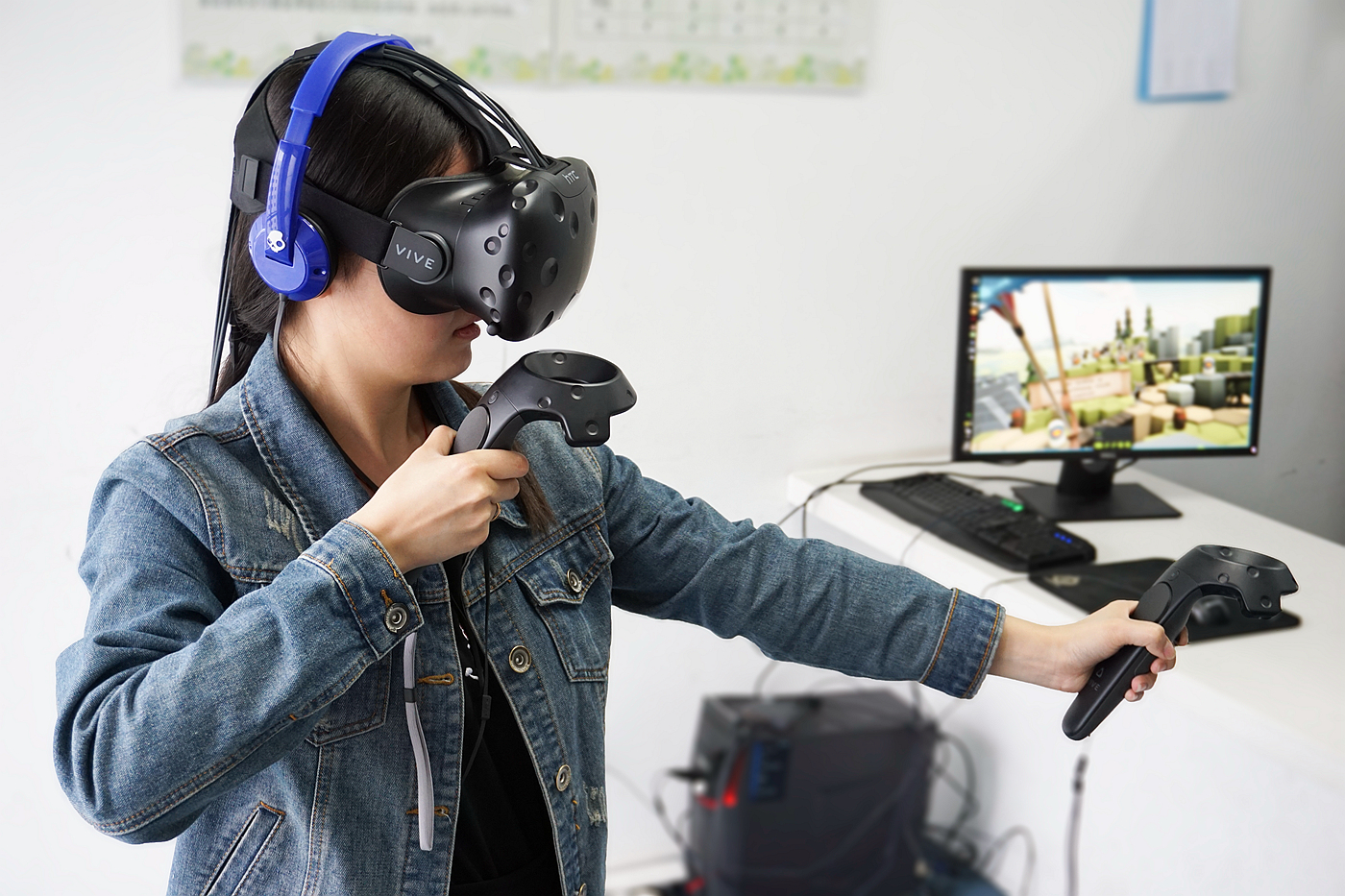 VR领域的标杆、传说中的HTCvive，体验起来到底如何？