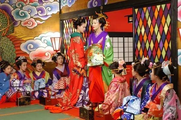 爱丽丝梦游仙境唯美风景,爱丽丝梦游仙境超美场景