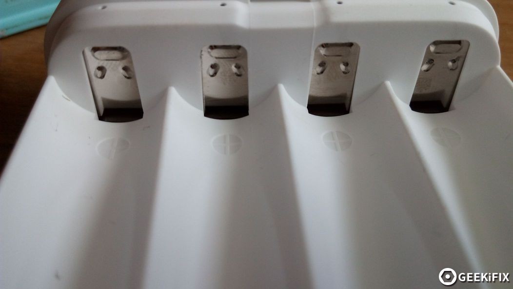 geekifix:紫5双向镍氢电池充电器拆解