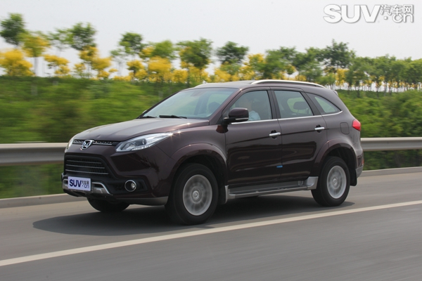 动力十足汽车测评,新款江铃驭胜s350试驾视频