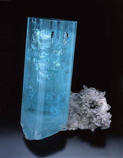 海之瑰宝，瑞泽幽蓝——海蓝宝