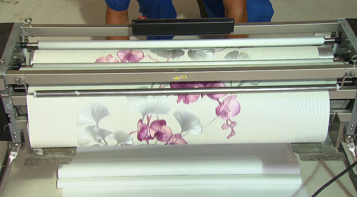 壁纸施工怎样避免溢胶,pvc壁纸怎么做到浓胶薄涂