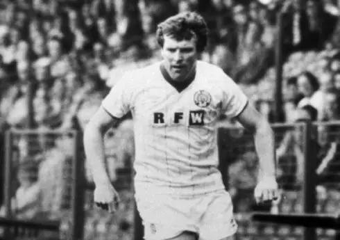 一个关于足球的电影,足球高于生死原话