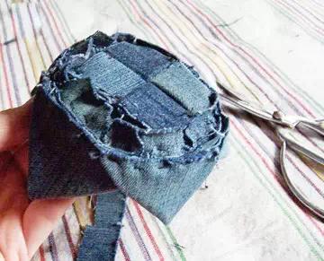 用旧牛仔裤做好看的挂墙收纳袋,旧牛仔裤改造车载收纳袋