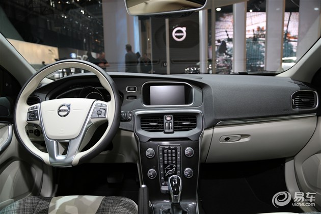 2017年沃尔沃v40智雅版落地价格,沃尔沃v40报价及图片2018款