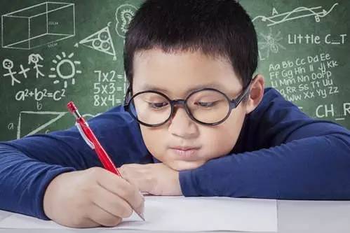 中医推拿治疗小儿近视，效果看得见！