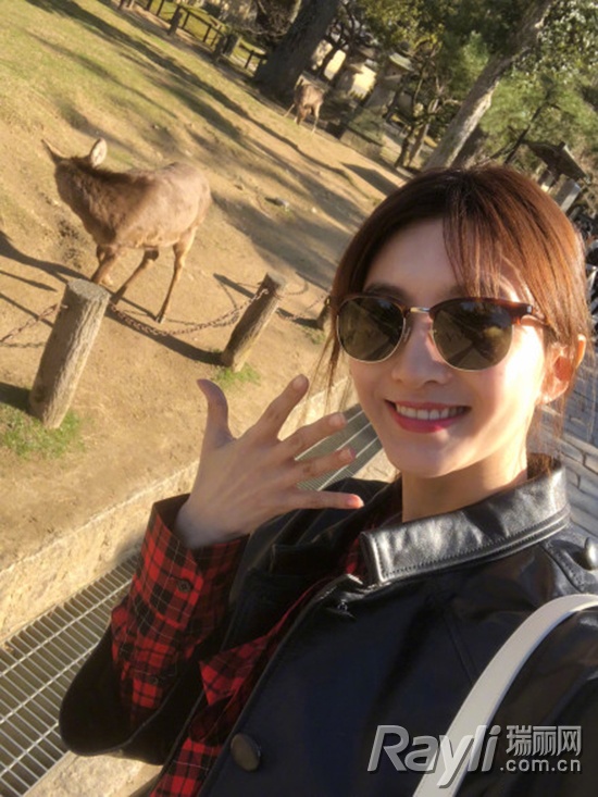 又到小长假，快点跟明星们学学能制霸朋友圈的旅拍秘籍吧！