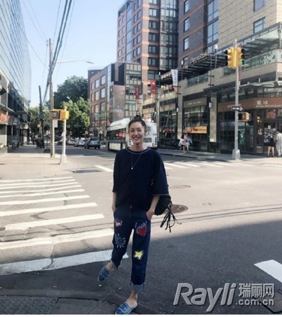 又到小长假，快点跟明星们学学能制霸朋友圈的旅拍秘籍吧！