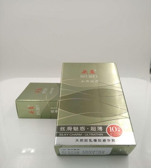 “啪”出新境界头盔安全套上演另类“保护色”