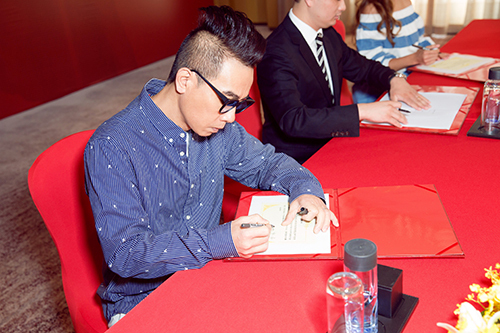 陈小春应采儿idol代言项链,陈小春和应采儿结婚