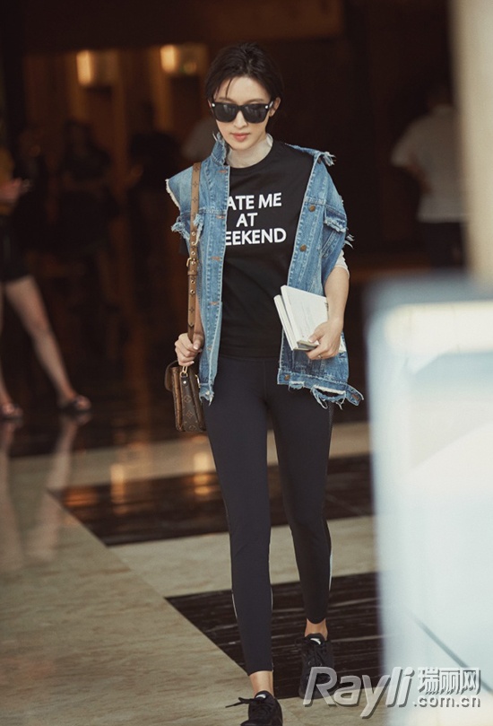 孙怡穿毛边裤子,孙怡穿黑色裤子