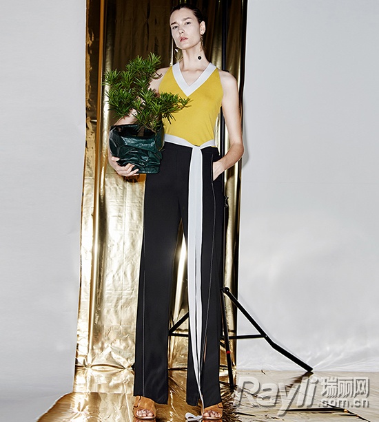 孙怡穿毛边裤子,孙怡穿黑色裤子