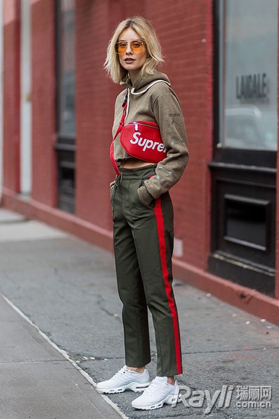 孙怡穿毛边裤子,孙怡穿黑色裤子