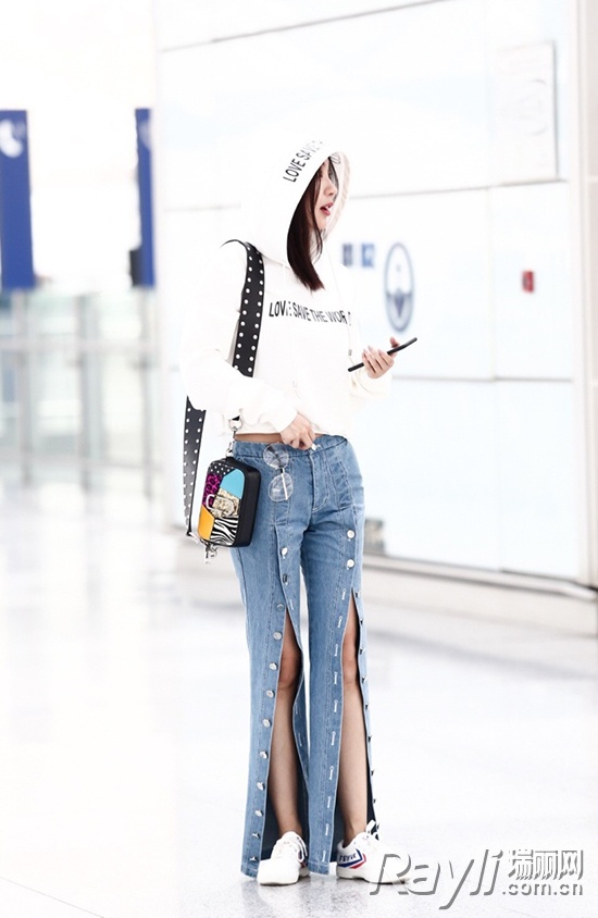 孙怡穿毛边裤子,孙怡穿黑色裤子