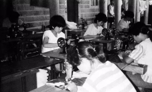 穷小子一万元起家赚17亿,农村穷小子进城打工