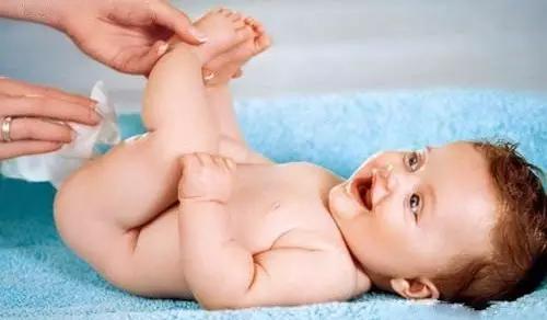 宝宝一天一夜没拉大便屁多怎么办,宝宝一天不大便是便秘吗