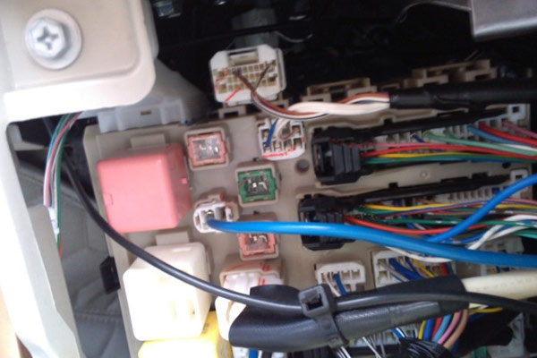 全新卡罗拉如何安装自动大灯,14款卡罗拉低配加装自动大灯开关