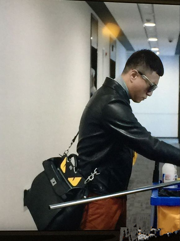 搭配典范《好先生》，孙红雷穿鹿晗同款，江疏影关晓彤背包居然是